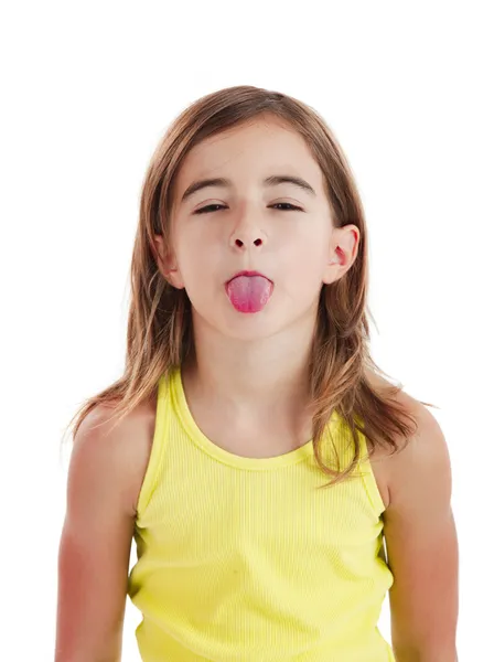 Flicka med tungan ute — Stockfoto