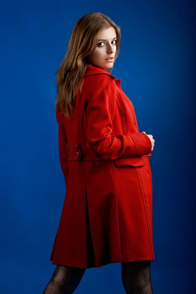 Kvinna i röd — Stockfoto