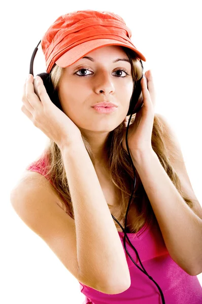 Mujer joven escuchar música —  Fotos de Stock