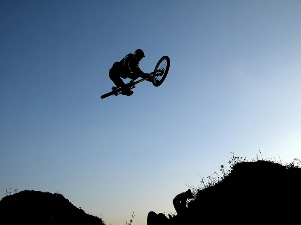 Mountain bike jump — Stockfoto