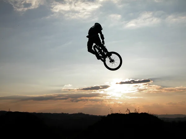 Mountain bike jump — Stock Photo, Image
