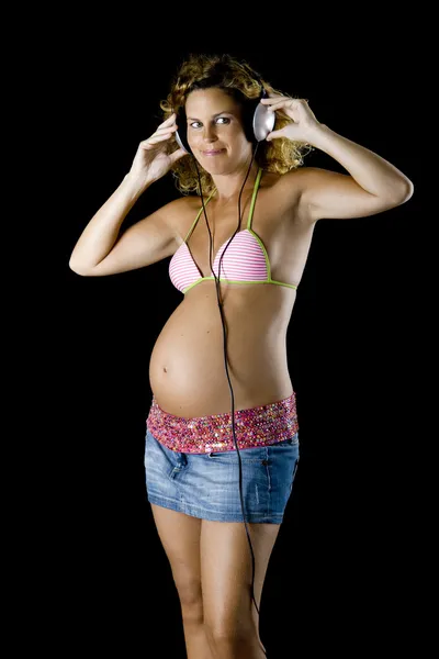 Schwangere hören Musik — Stockfoto