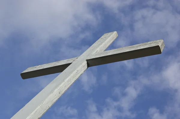 Cross on the cloudy sky — Stock Photo, Image