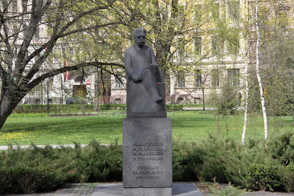 Скульптура в парке Риги — стоковое фото