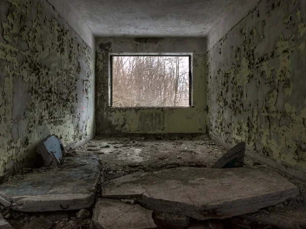 Interior da janela abandonada — Fotografia de Stock