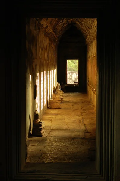 Corridor au Cambodge à Angkor wat. — Photo