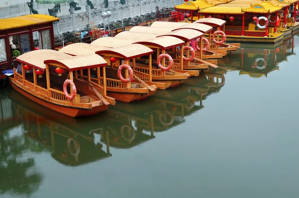 Ligne de bateaux à la rivière Qinhuai — Photo