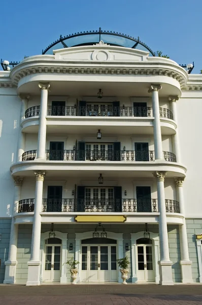 Facade view of apartment hotel — Stock Photo, Image