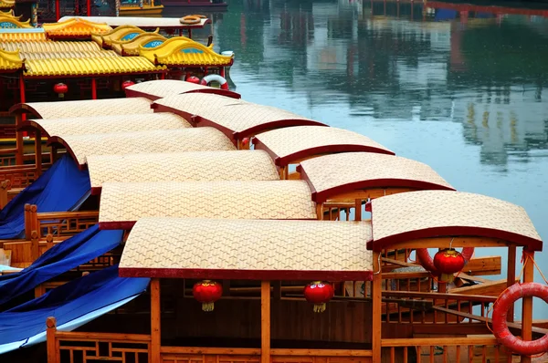Linha de barcos no rio Qinhuai — Fotografia de Stock