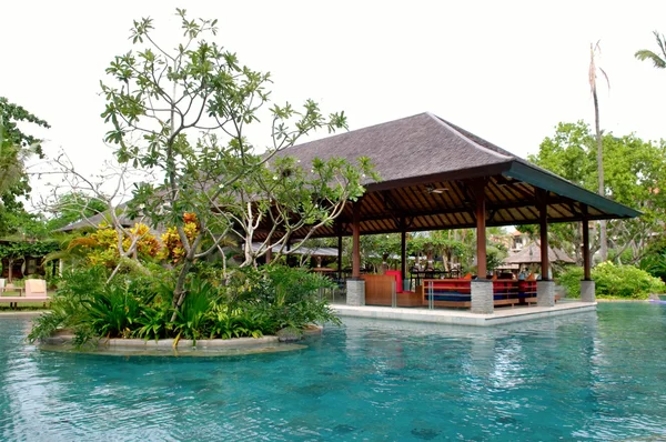 Swimming pool of tropical resort — Stock Photo, Image