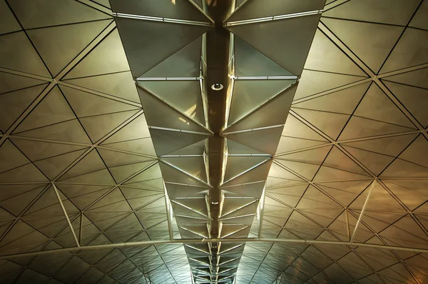 空港の天井καρδιά της κόκκινης τουλίπας κίτρινο — ストック写真