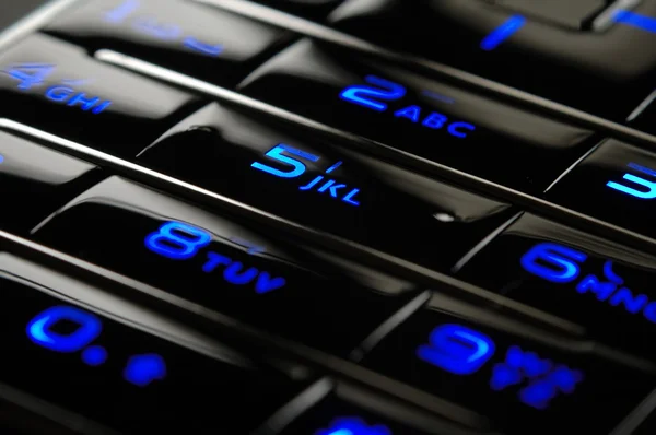 Modrý mobilní klávesnice do tmy — Stock fotografie