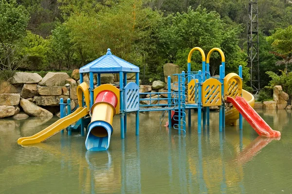 Woda kolorowy plac zabaw dla dzieci — Zdjęcie stockowe