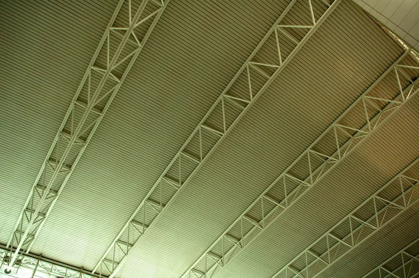 Потолок аэропорта — стоковое фото