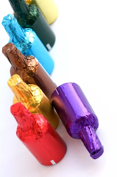 Färgglada choklad flaskor — Stockfoto