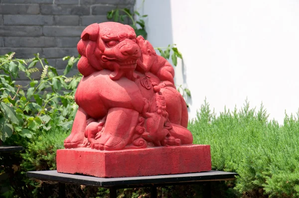 中国の寺院の石造りのライオン — ストック写真