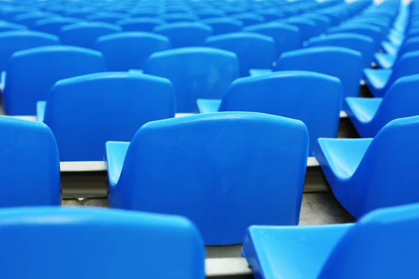 Pusty Stadion niebieskie plastikowe siedzenia — Zdjęcie stockowe