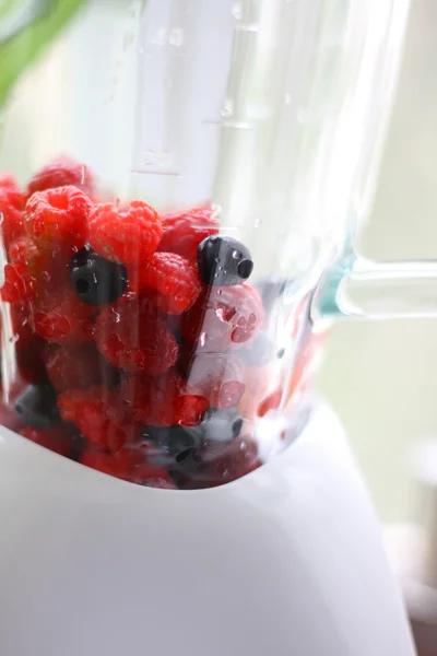 Fresh berry mix in blender — Stok fotoğraf