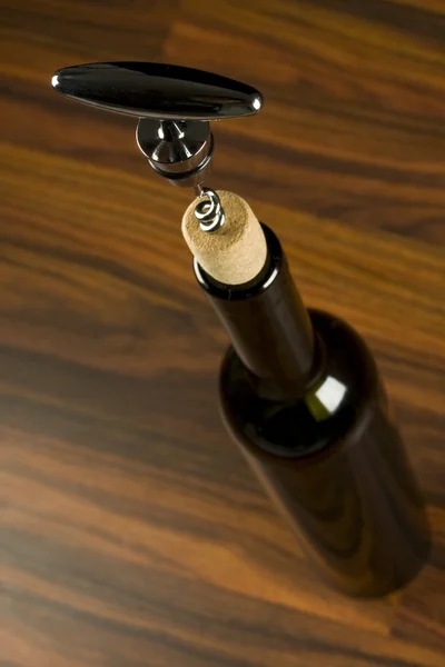 Otevírání vína — Stock fotografie