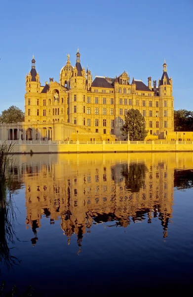 Castello Schwerin la sera — Foto Stock