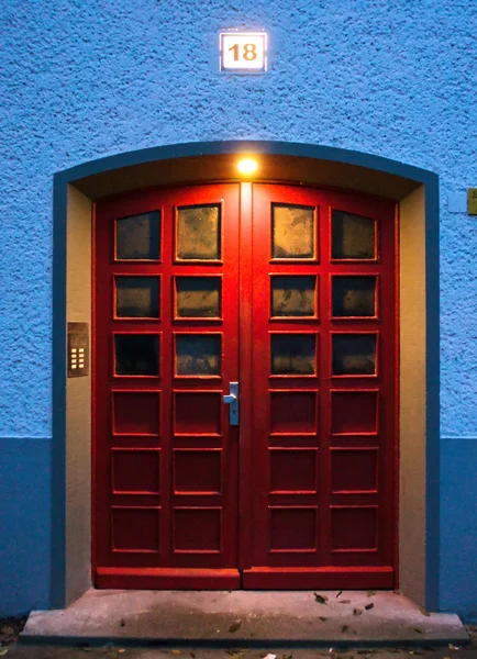 Eine rote Tür — Stockfoto
