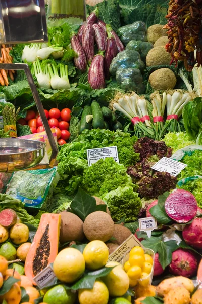 Овощи и салаты — стоковое фото