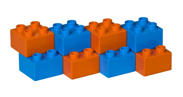 Ladrillos de juguete de plástico azul y naranja — Foto de Stock