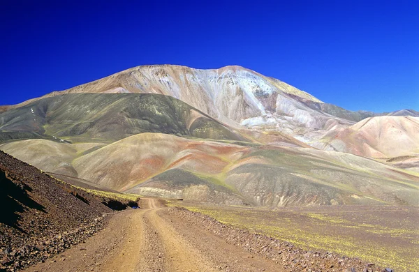 Una montagna come una tavolozza di colori — Foto Stock