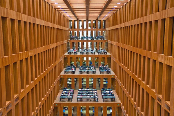 Читальный зал новейшей библиотеки Берлина — стоковое фото