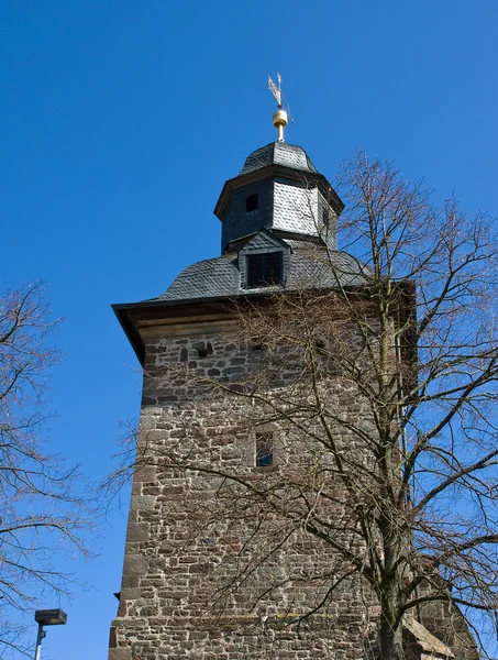 Wieża starego kościoła — Zdjęcie stockowe