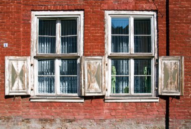 eski outworn windows