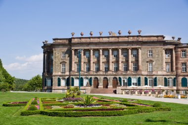 schloss wilhelmshoehe yanında kanadına