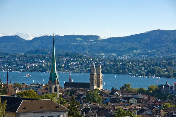 Vista sobre Zurich con los Alpes — Foto de Stock