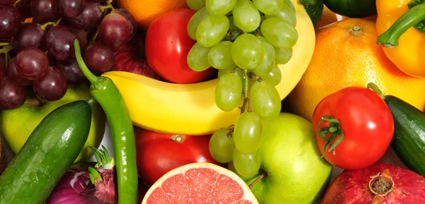 Frutas e produtos hortícolas frescos — Fotografia de Stock