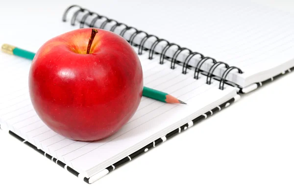 Cuaderno y manzana —  Fotos de Stock