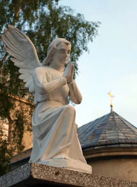 Angel kilise yakınında