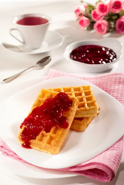 Belgian waffles, jam and tea — Stock Photo, Image