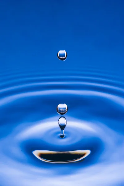 Блакитна вода дроплету — стокове фото