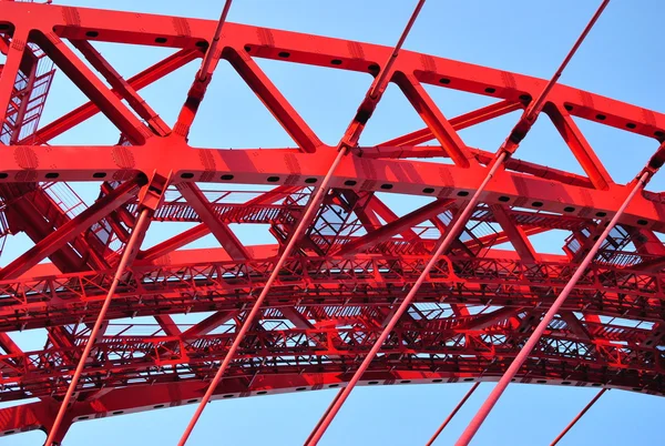 Modern piros híd — Stock Fotó