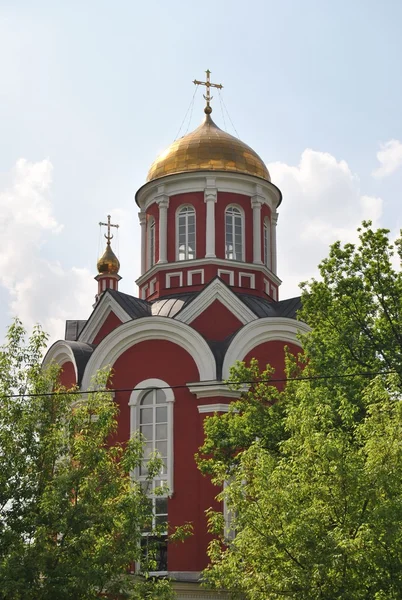 Ορθόδοξη εκκλησία στο πάρκο petrovsky — Φωτογραφία Αρχείου