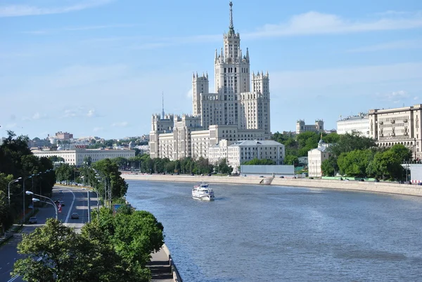 Río Moscú panorama clásico / —  Fotos de Stock
