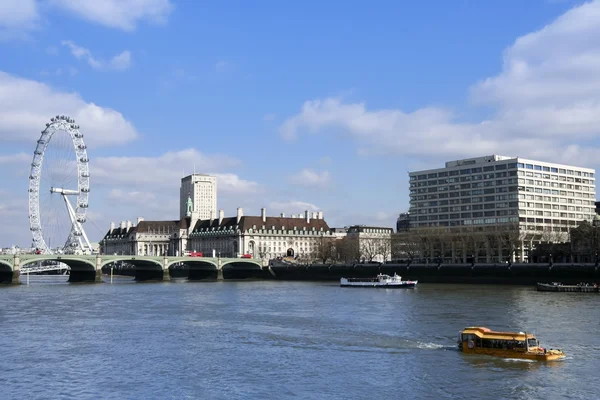 Amfibie pojazdów thames river Londyn — Zdjęcie stockowe