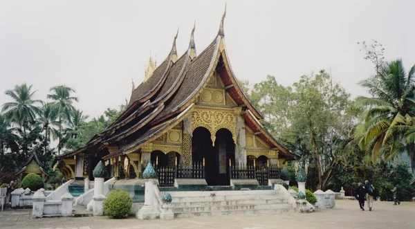 Temple tropical de Luang prabang laos — Photo