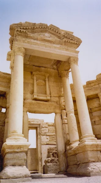 Temple colonnes d'entrée palmyre syrie — Photo
