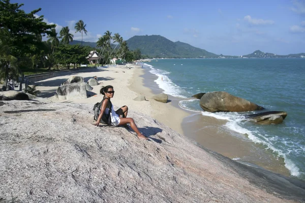 Kadın turist lamai beach koh samui — Stok fotoğraf