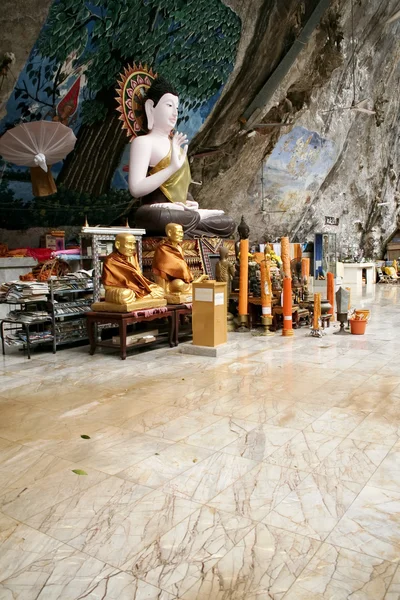 Cueva buddha krabi thailand —  Fotos de Stock