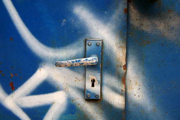 Modré kovové dveře — Stock fotografie