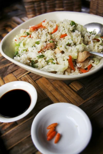 Rice and chicken — Stock Photo, Image