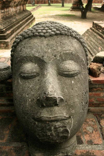 Geköpfter Buddha — Stockfoto