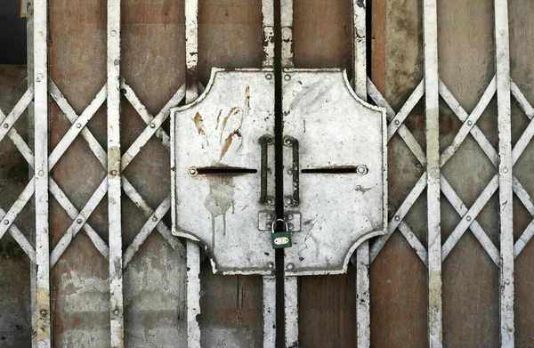 Grunge gates — Stockfoto